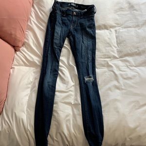 Hollister dark wash low rise jean jegging (advanced stretch)